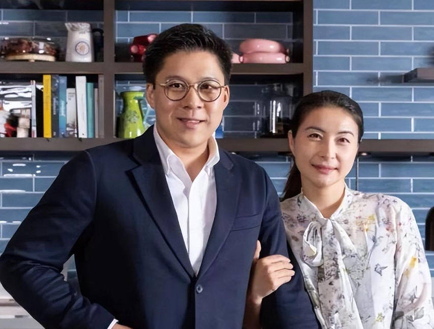 原创郭晶晶婆婆再嫁豪门，霍震霆复婚疑云，霍家女主或将更替？