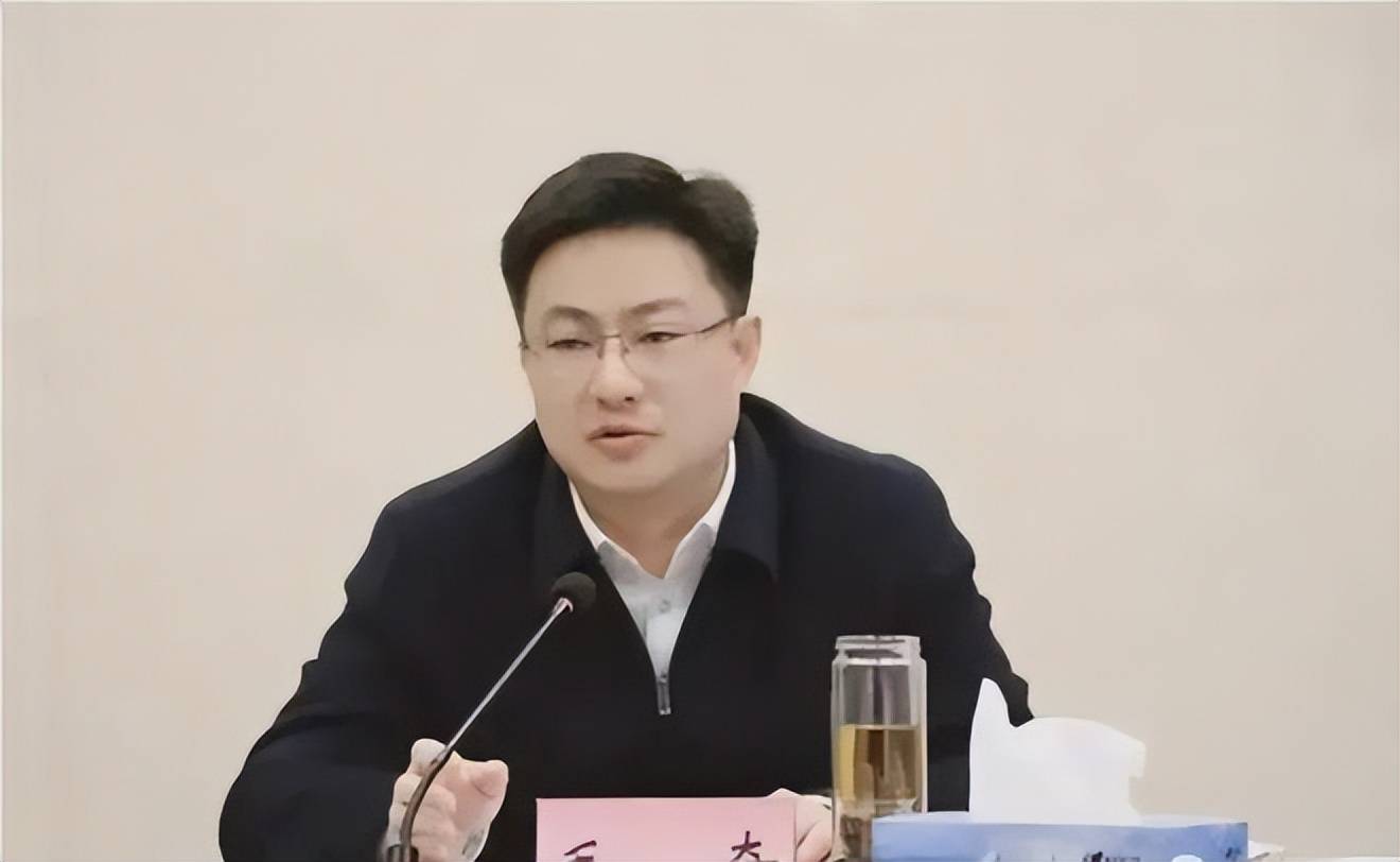 李佩霞毛奇曝更多亲密合影，两人形影不离，李佩霞现状曝光