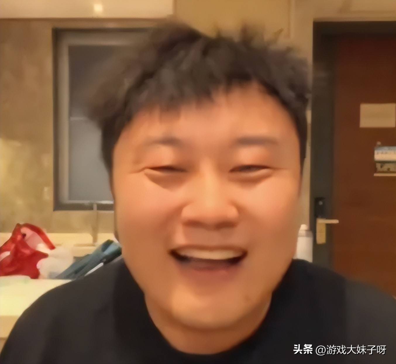 又一位主播发生意外，洗完澡换衣服忘记关消息，瞬间被永久封杀