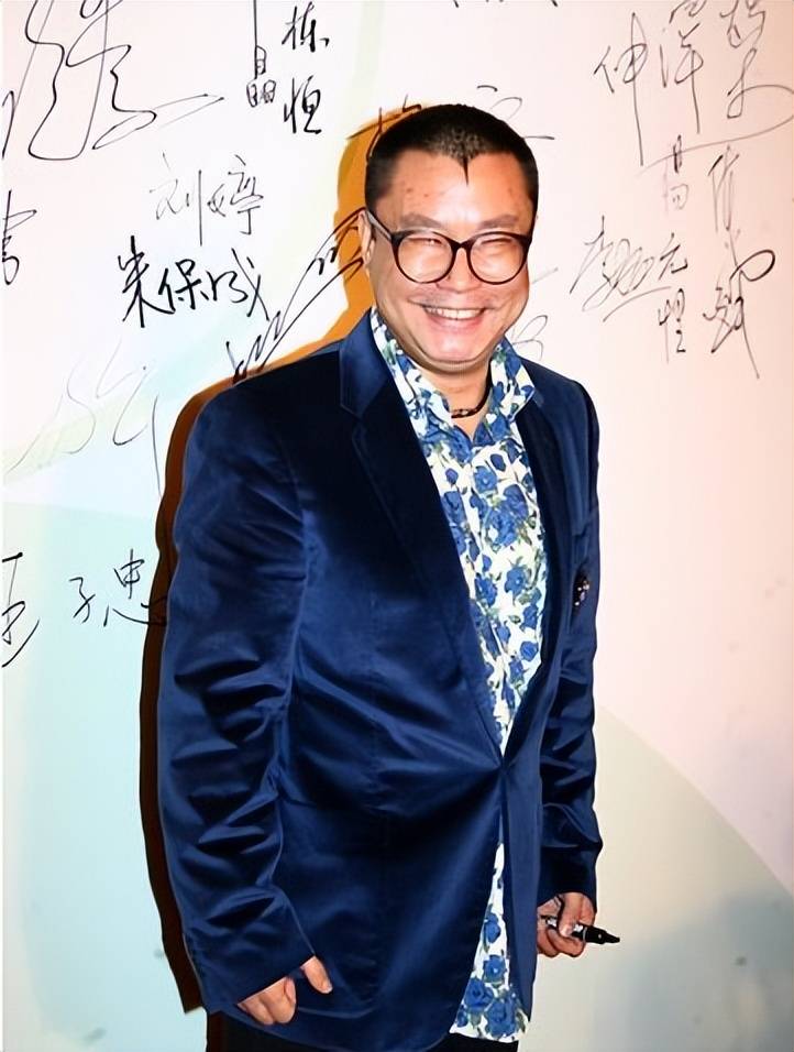 尹相杰现状：靠接商演生活，身形消瘦判若两人，和小妻子很恩爱