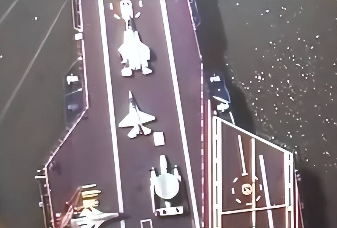 中国三航母全部出动！福建舰加紧海试，辽宁舰携4舰出巡，信号不一般