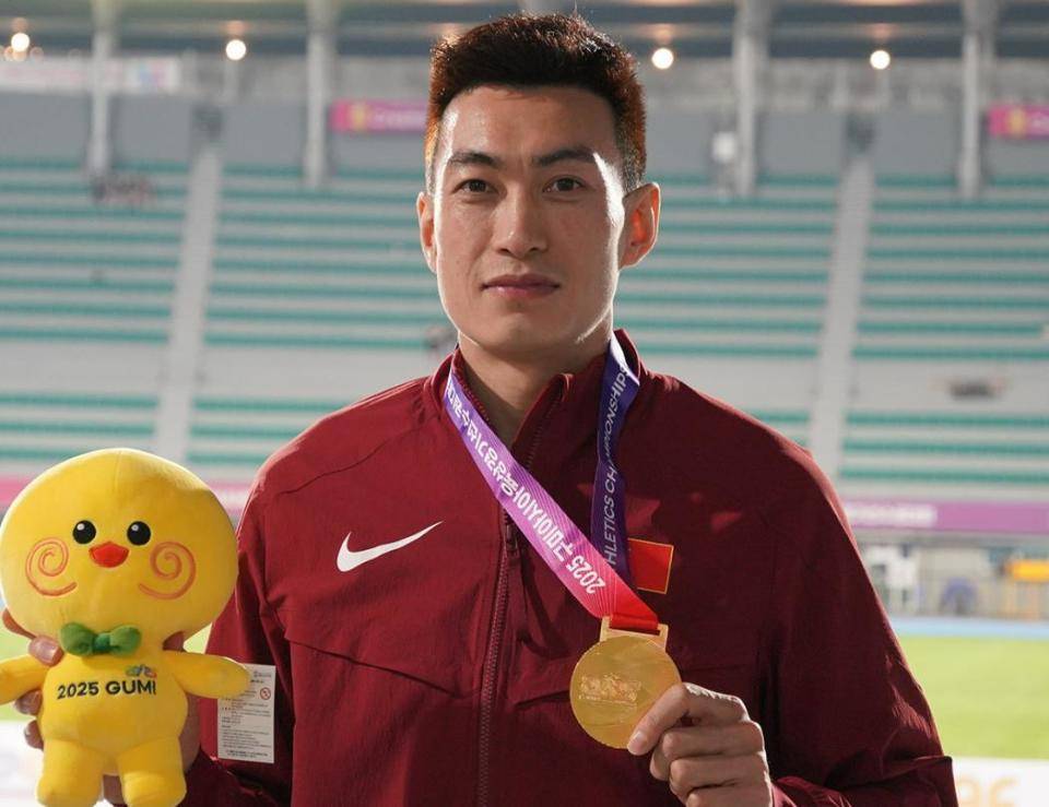 原创             亚锦赛第2日综述：中国队进账5金2银，梁小静赢下百米飞人大战