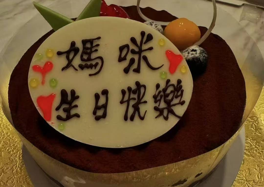 杨颖被经纪人当街训骂照曝光！自费租房面试找工作，吃地摊无人识