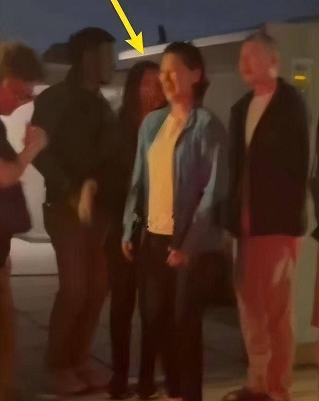 考古 | 冯小刚养女和徐帆越长越像！高颜值气质优雅，被曝将在娱乐圈出道