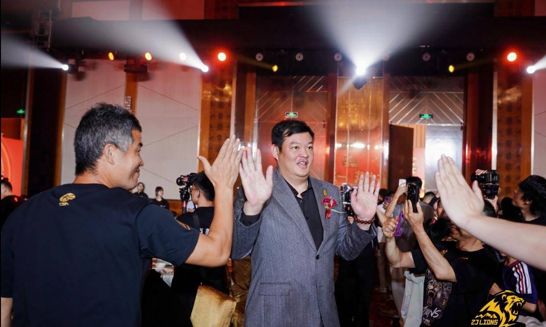 原创             胡金秋争夺战！为何广厦能胜出，缪总温情一幕令人动容