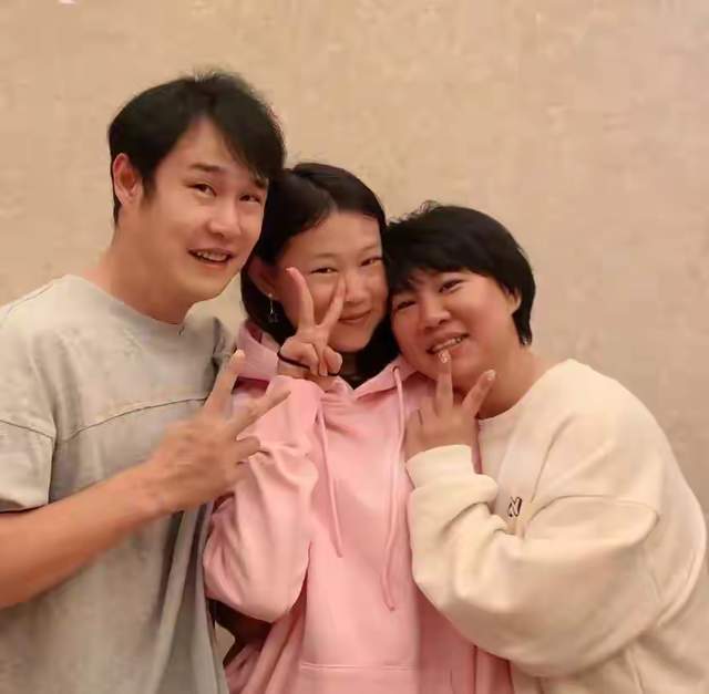 小沈阳演唱会遭负评！邀女儿做嘉宾，18岁沈佳润唱跳俱佳韩国范足