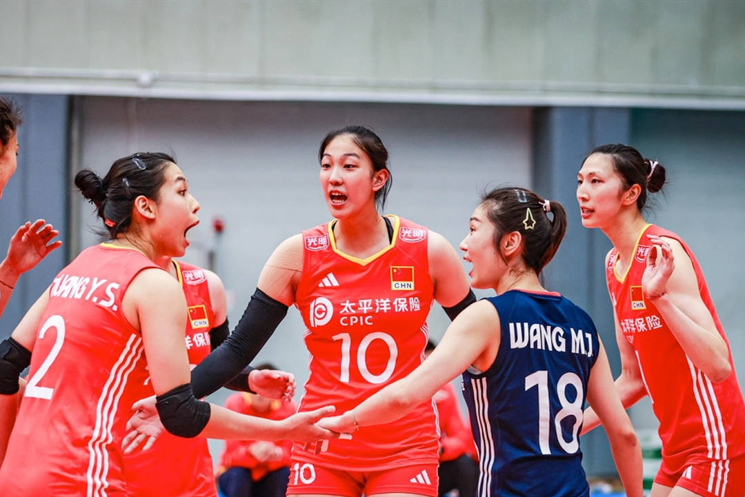 原创             中国女排打造新三叉戟！22岁得分王+16岁1米93天才重炮：赵勇放大招