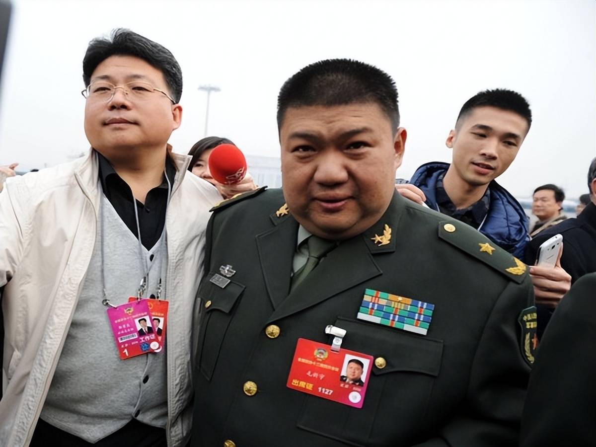 毛主席唯一孙子毛新宇，公开透露他和妻子工资，众人直呼难以置信