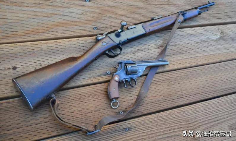 东北老哥耕地捡枪拍抖音，3小时后警察上门：查水表！丨轻武专栏