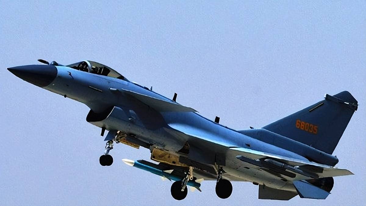 中国顶级战机亮相巴黎，歼10C只是“小弟”，美法担心之事发生