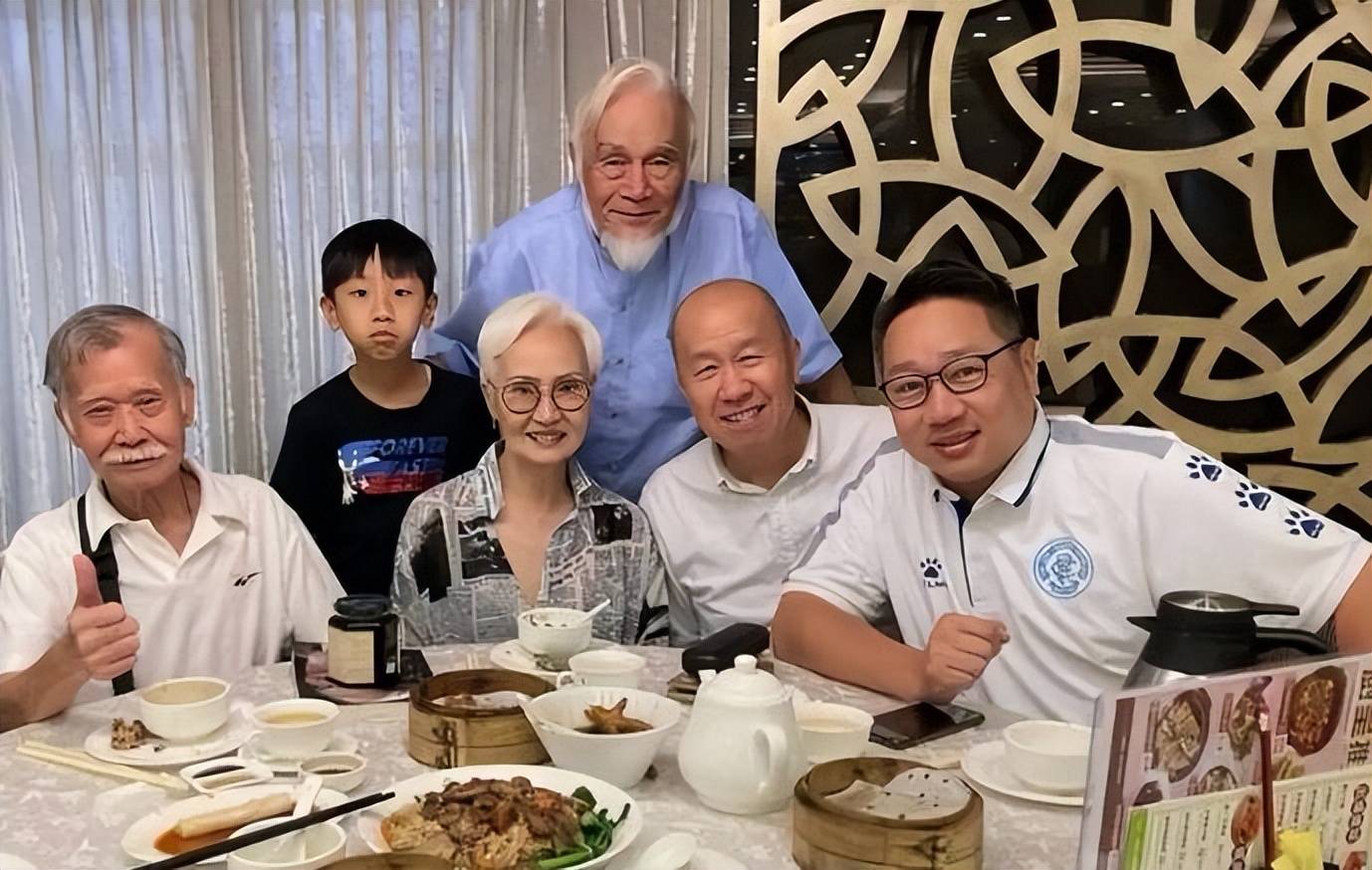 88岁香港导演唐佳坠楼身亡！现场惨烈身首异处，初判因妻病重自杀