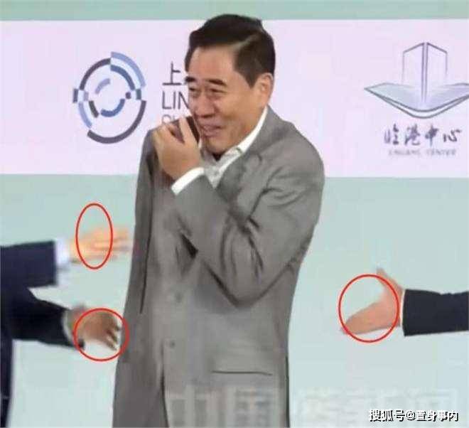 69岁陈宝国状态曝光，脖子缩短走路拖腿，身形消瘦，让人不敢认