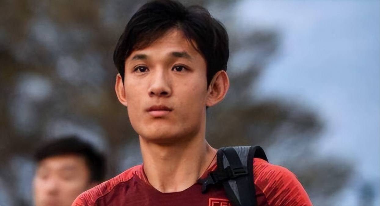 原创             14轮仅出场2次！徐根宝得意爱徒惨遭穆帅冷落，沦为中超多余人