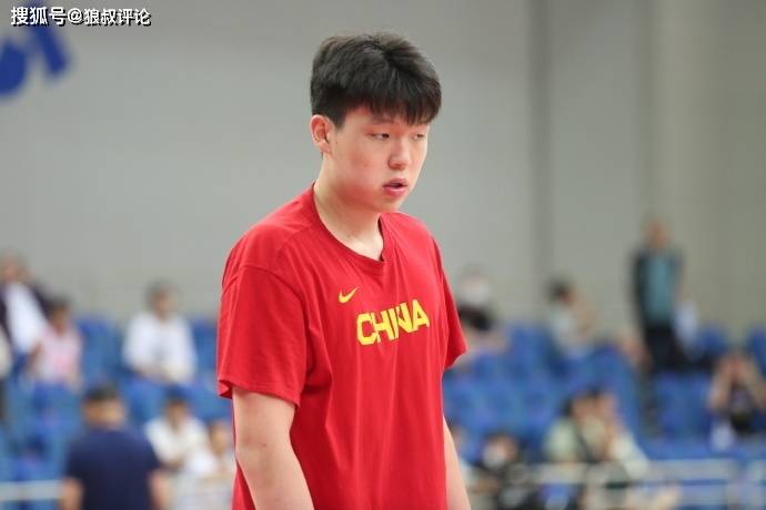 原创             杨瀚森观察｜独占开拓者夏联封面引热议 国家队该征召他打亚洲杯吗？