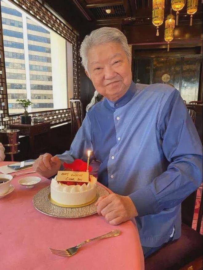 蔡澜去世前给8位保姆派发红包，并亲自写了卡片！内容太接地气了