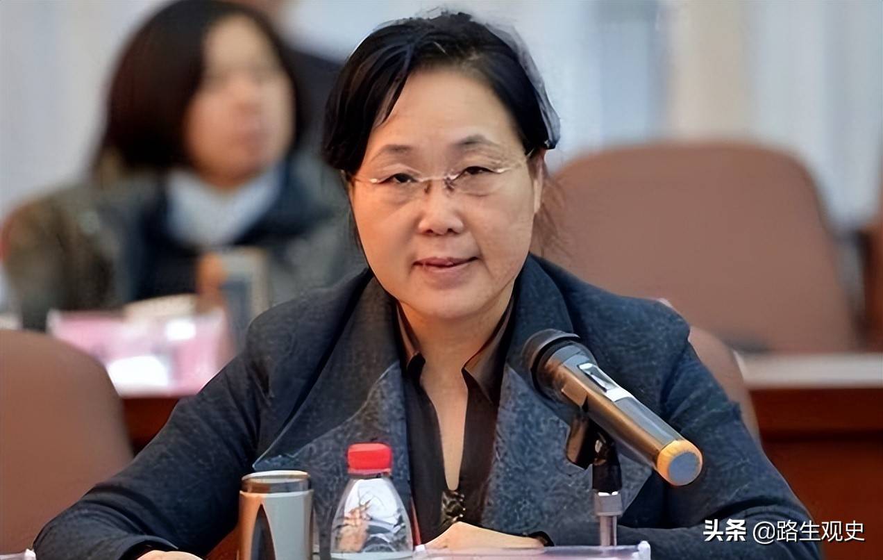 王洪文的女儿王亚萍：上学时，别人问她父亲是谁，她总是笑而不答