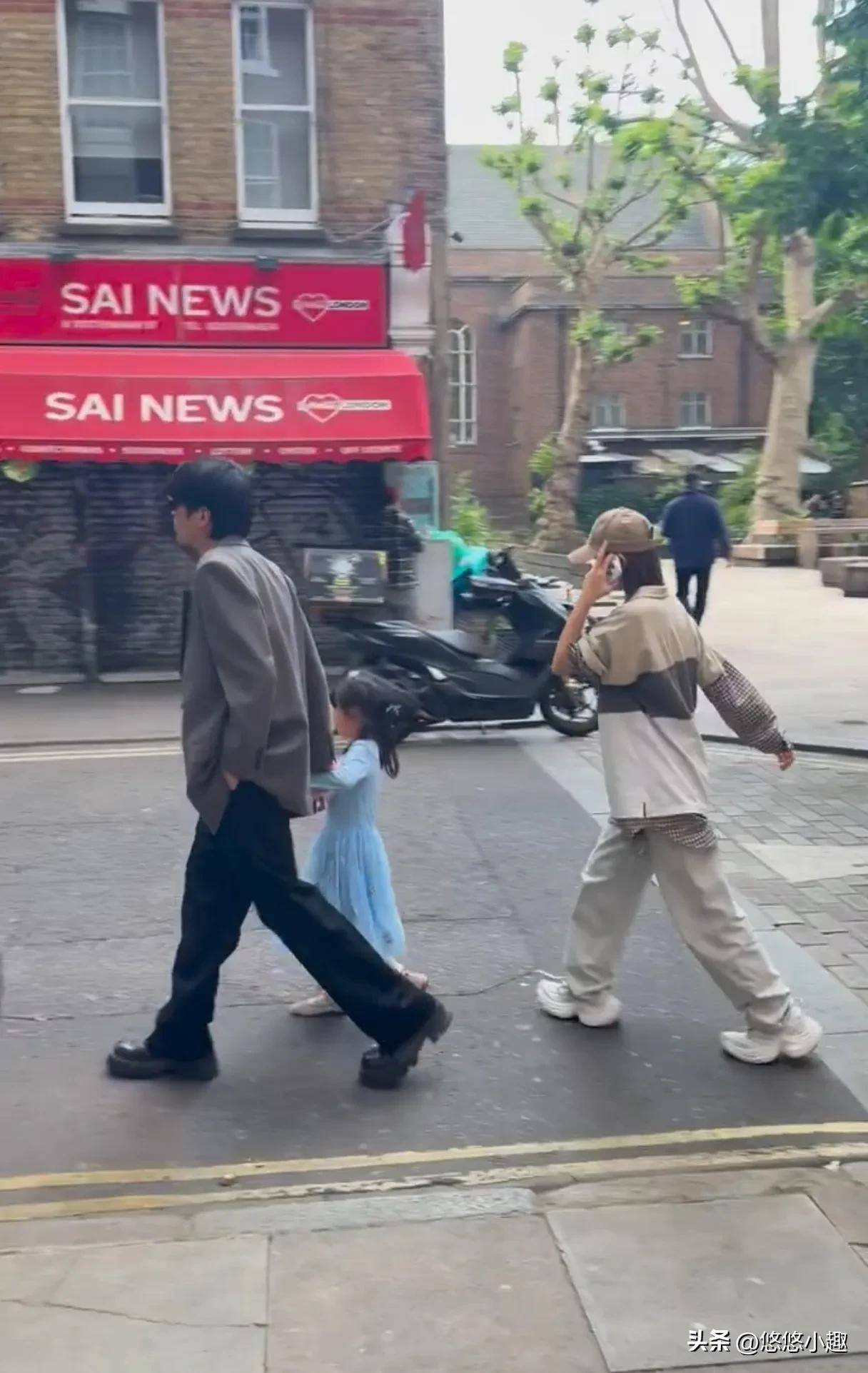 张若昀一家伦敦被偶遇！拉着女儿低头走，唐艺昕全程在躲镜头！