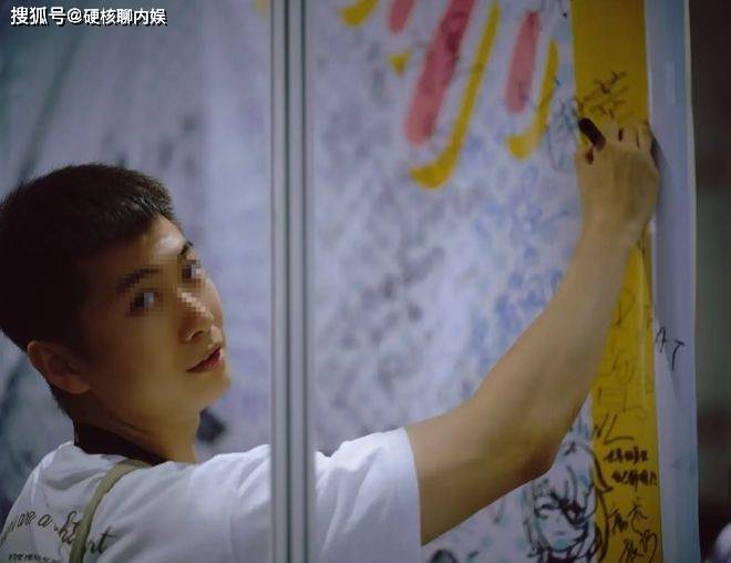 南航机长跳楼自杀后续：弟弟发声曝内幕，离世前一月聊天记录公开