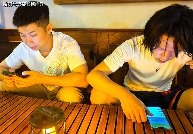 南航机长跳楼自杀后续：弟弟发声曝内幕，离世前一月聊天记录公开