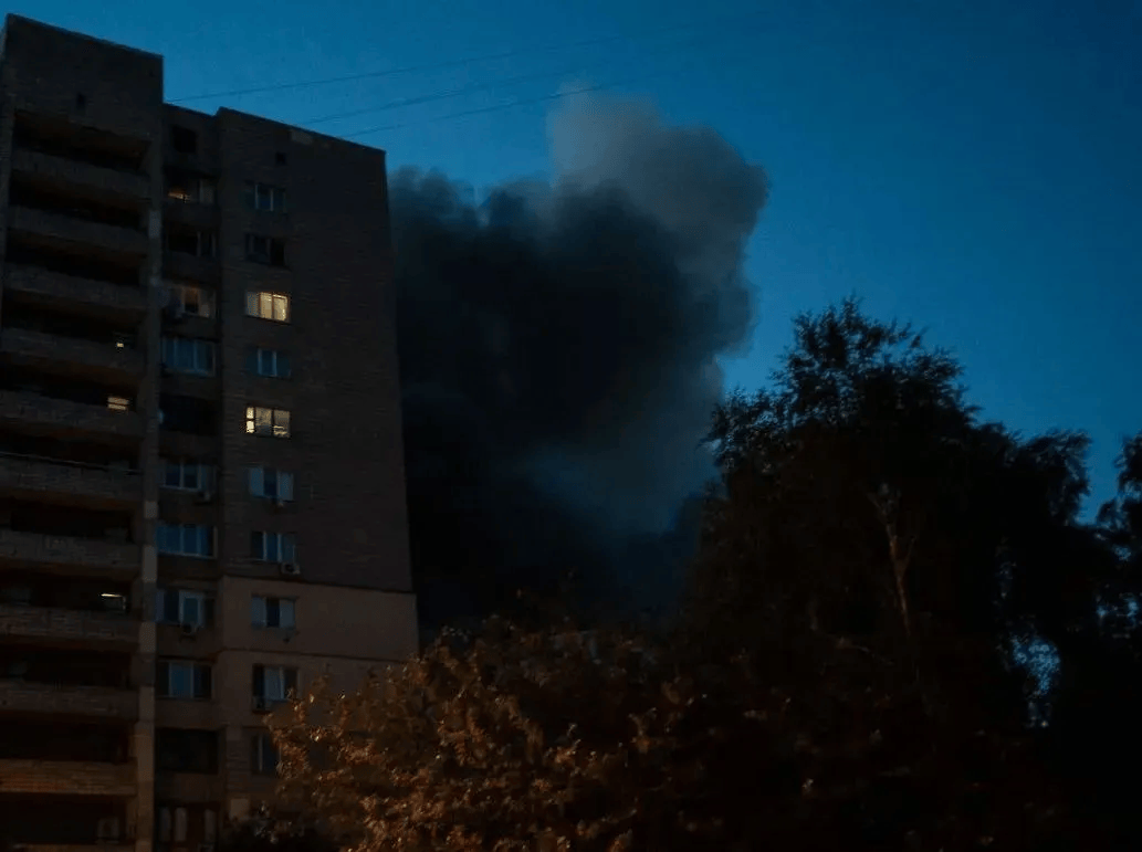 报仇不隔夜！俄司令被斩首，乌无人机突破拦截，基辅又被炸成火海