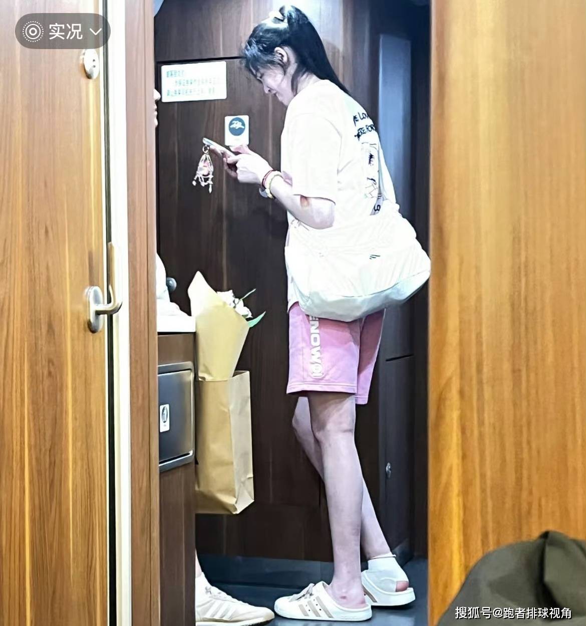 原创             李盈莹返回天津！绷带裹脚，吴梦洁压力陡增，副攻发挥是关键