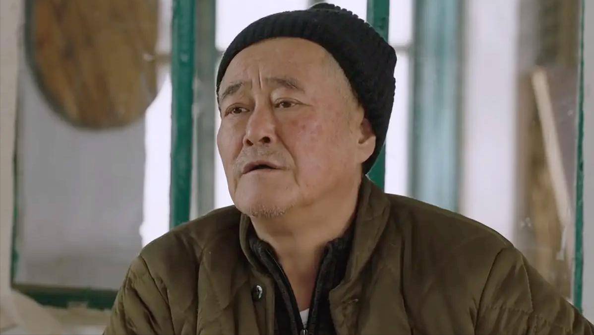 赵本山抢救无效去世，灵堂遗照曝光，网友痛批：有些人就是该死