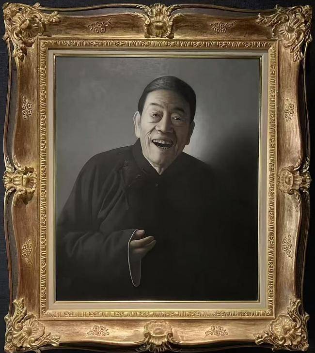 杨少华灵堂遗照曝光！儿子杨伦穿红衣奔丧，饭店发文：停业一月