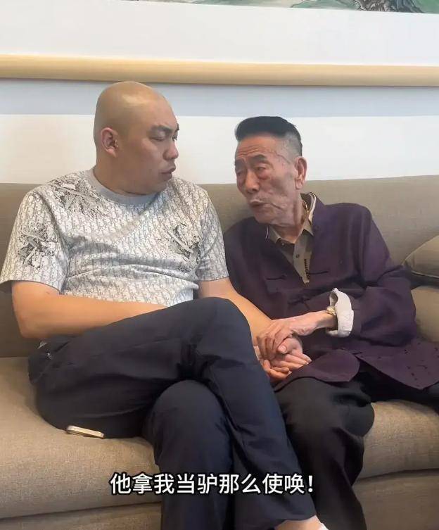 杨少华灵堂遗照曝光！儿子杨伦穿红衣奔丧，饭店发文：停业一月
