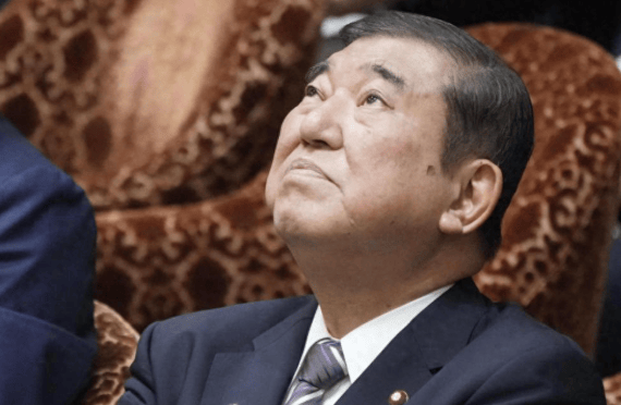 石破茂突然不装了，在南海递出一把刀，关键时刻蒙古国收到信号
