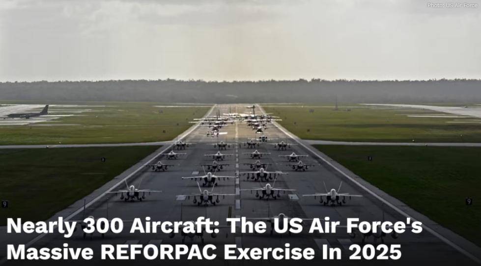 中国全新黑色歼-20A闪亮登场！美媒称其性能已远超美国，F-35完全被压制