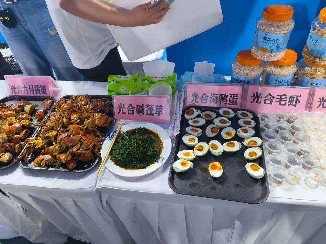 “机器人”迎宾，创新成果亮相……粮交大会好热闹！