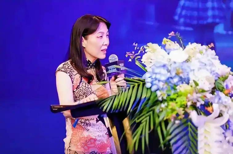 杜建英丈夫：并未离婚，两人婚姻持续至今，还生了一个儿子已36岁
