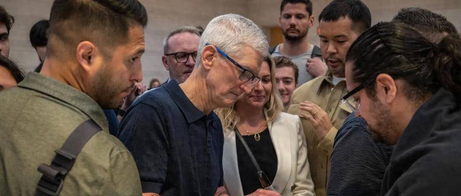 “最不苹果” 的折叠iPhone，猛抄三星作业，卖的比华为三折叠便宜