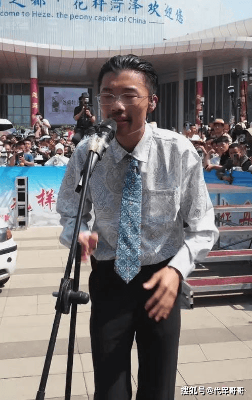 曾经“日入百万”的网红郭有才，跌落神坛后，如今怎样了？