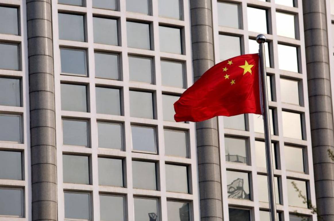 终于盼来中国稀土开闸放水，美国刚拍手叫好，中方又掐住美军命脉