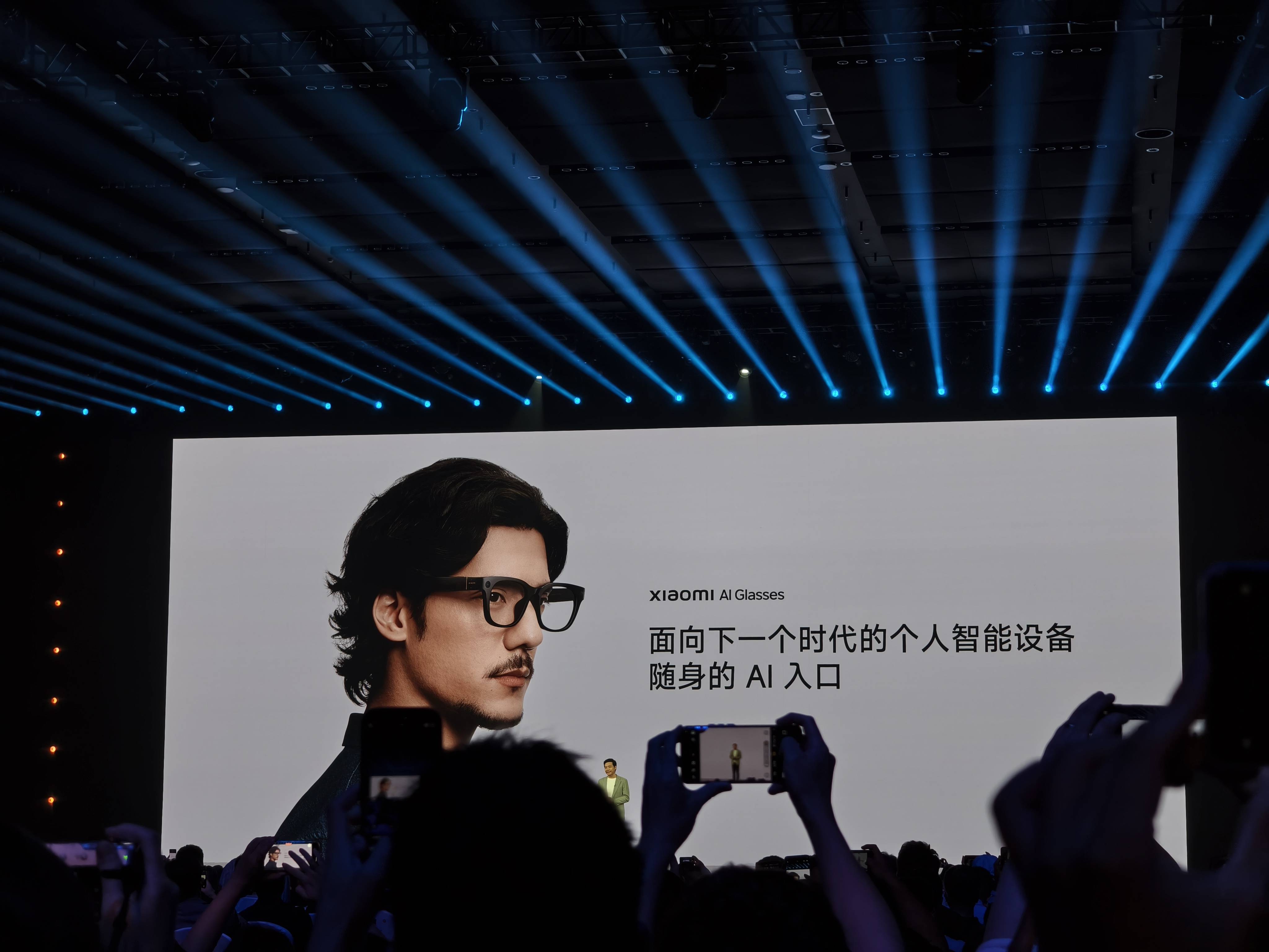 独家｜小米首款AI眼镜背后的故事：雷军亲自拍板立项，三年内目标年出货量超五百万