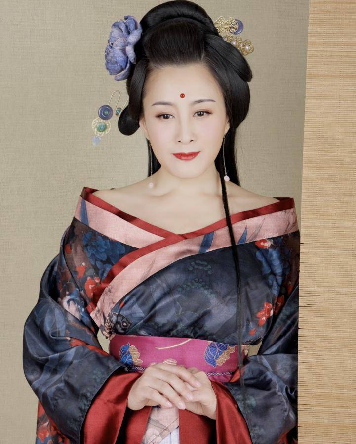 她长得漂亮，演技好，出道30年零绯闻，嫁小丈夫不生孩子也幸福