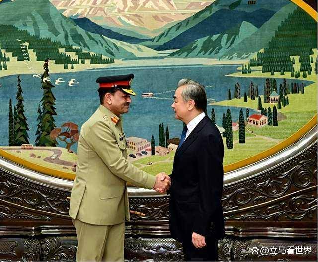 印度战机在印巴边境集结，巴军方不慌不忙，派高官来中国“叙旧”