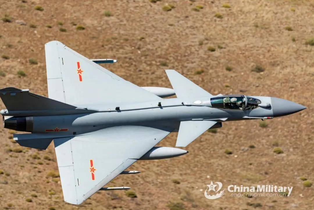 全网热议！央视报道歼-10C“击落”隐形飞机，透露了哪些信息？