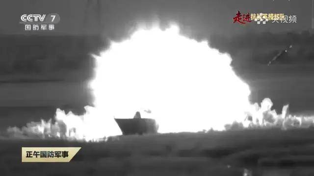 这是谁家驱逐舰？央视曝光歼轰-7A“飞豹”演练投弹反舰