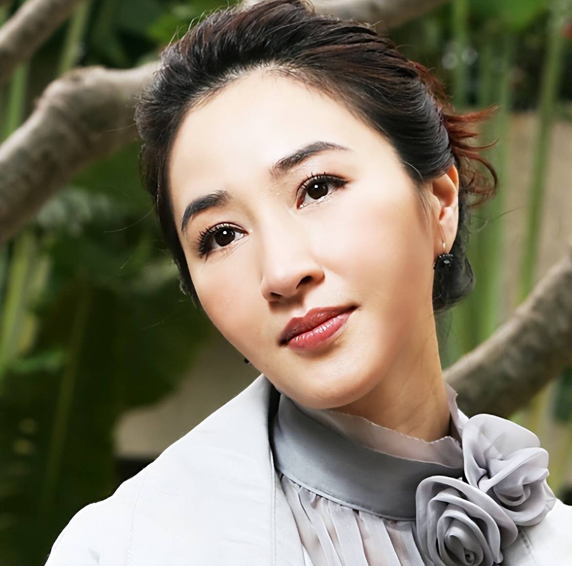 张家辉带妻子关咏荷看演唱会，同样的年纪关咏荷却呈现断崖式衰老