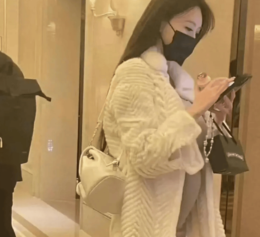 叶柯官宣产子的3个目的，黄晓明真玩不过