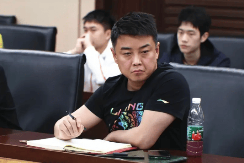 原创             要下课？记者：横滨赛会成压倒王皓的最后一根稻草，跟刘国梁一样