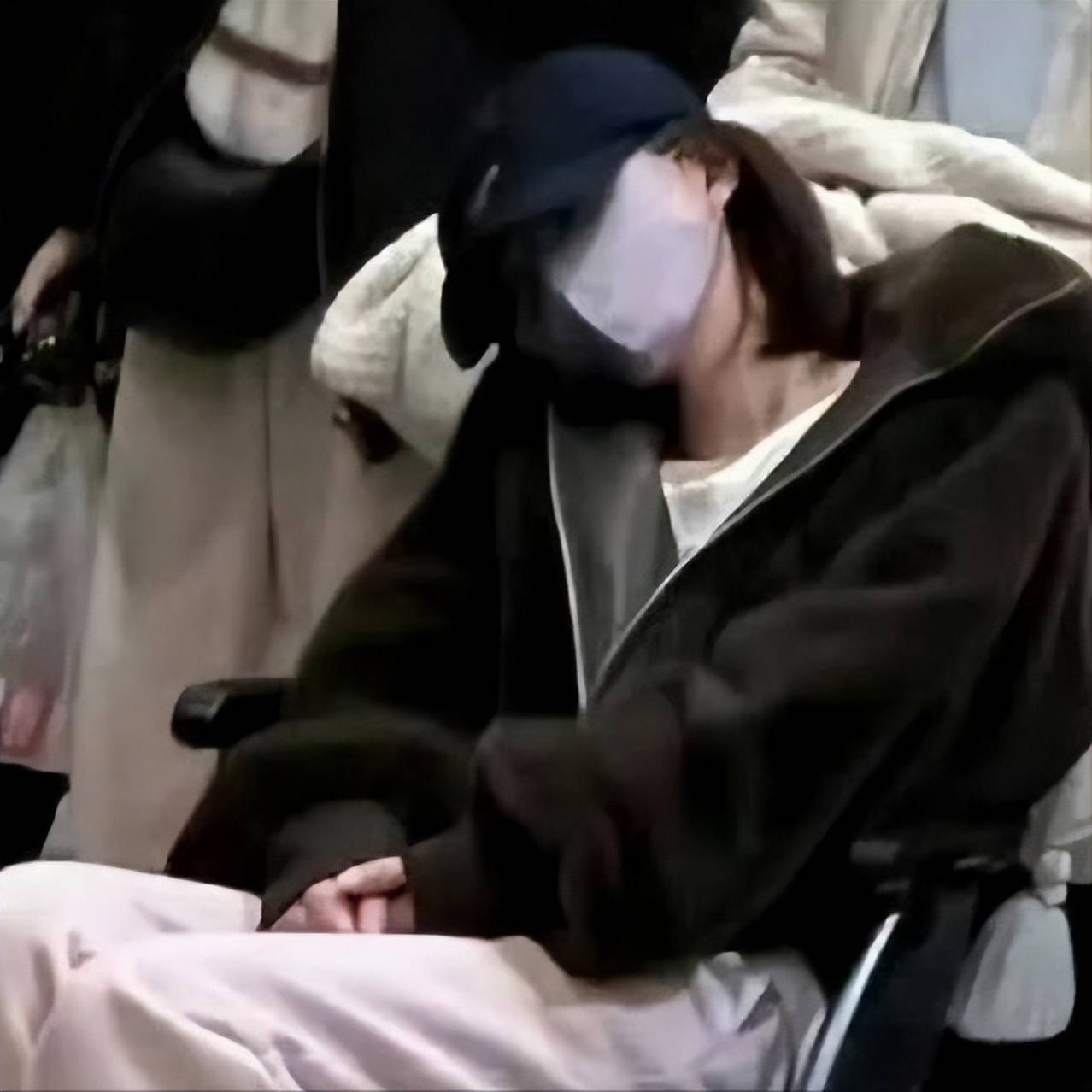 风波升级！赵露思豁出去了，疯狂曝内娱黑幕，彻底撕下娱乐圈体面