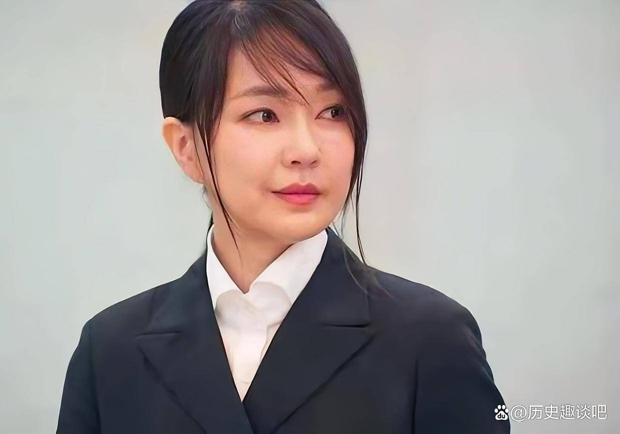 金建希结束4小时拘捕审查，过程中婚前问题意外被提及，令人感伤