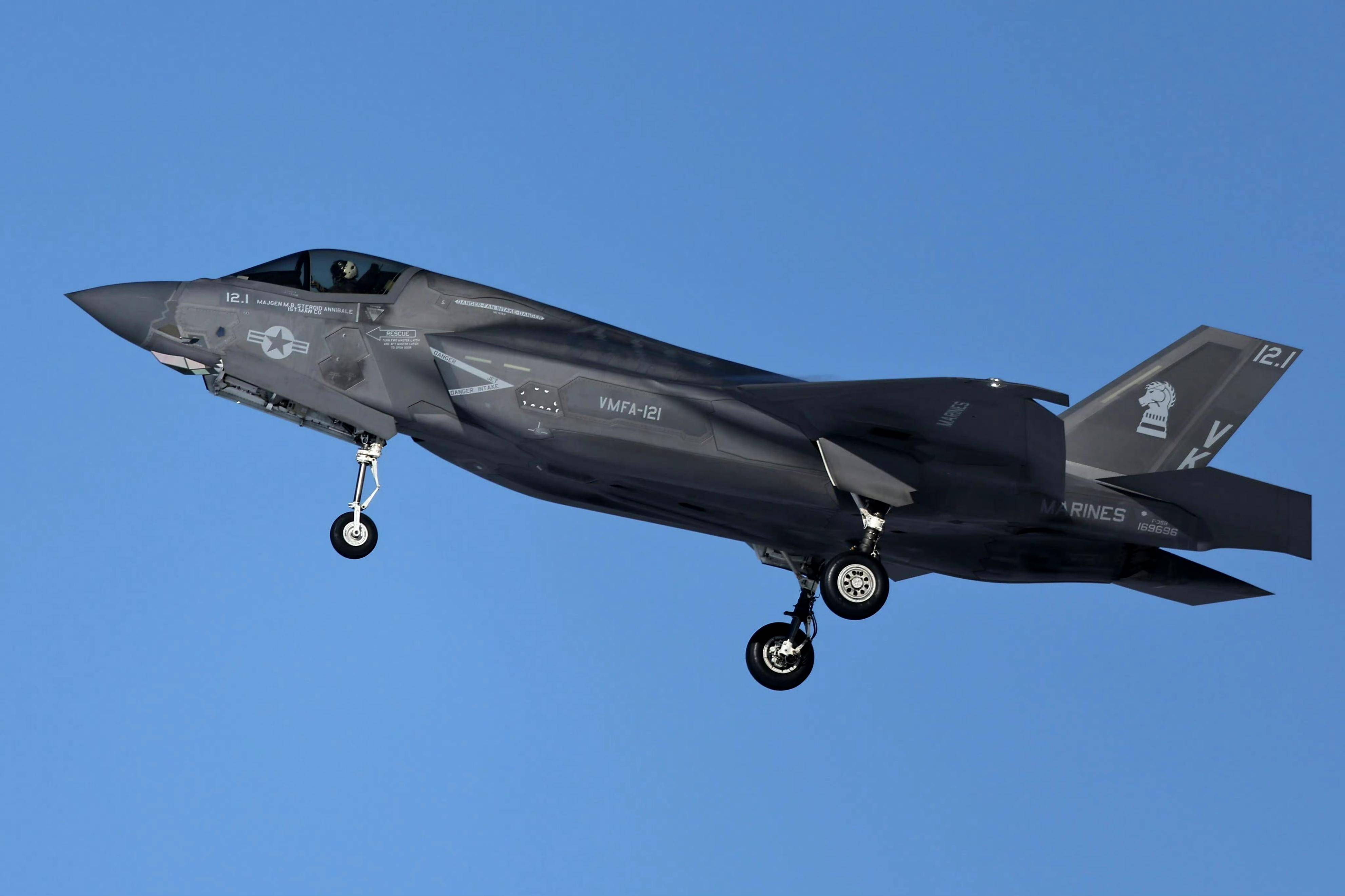 英军F-35B又出状况！鹿儿岛紧急迫降背后，技术软肋暴露无遗