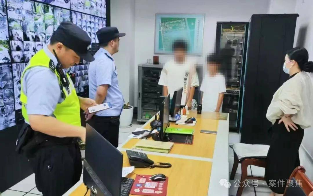 吓出一身冷汗！事发上海，3个娃在13楼楼顶边缘“飞檐走壁”，还不是第一次