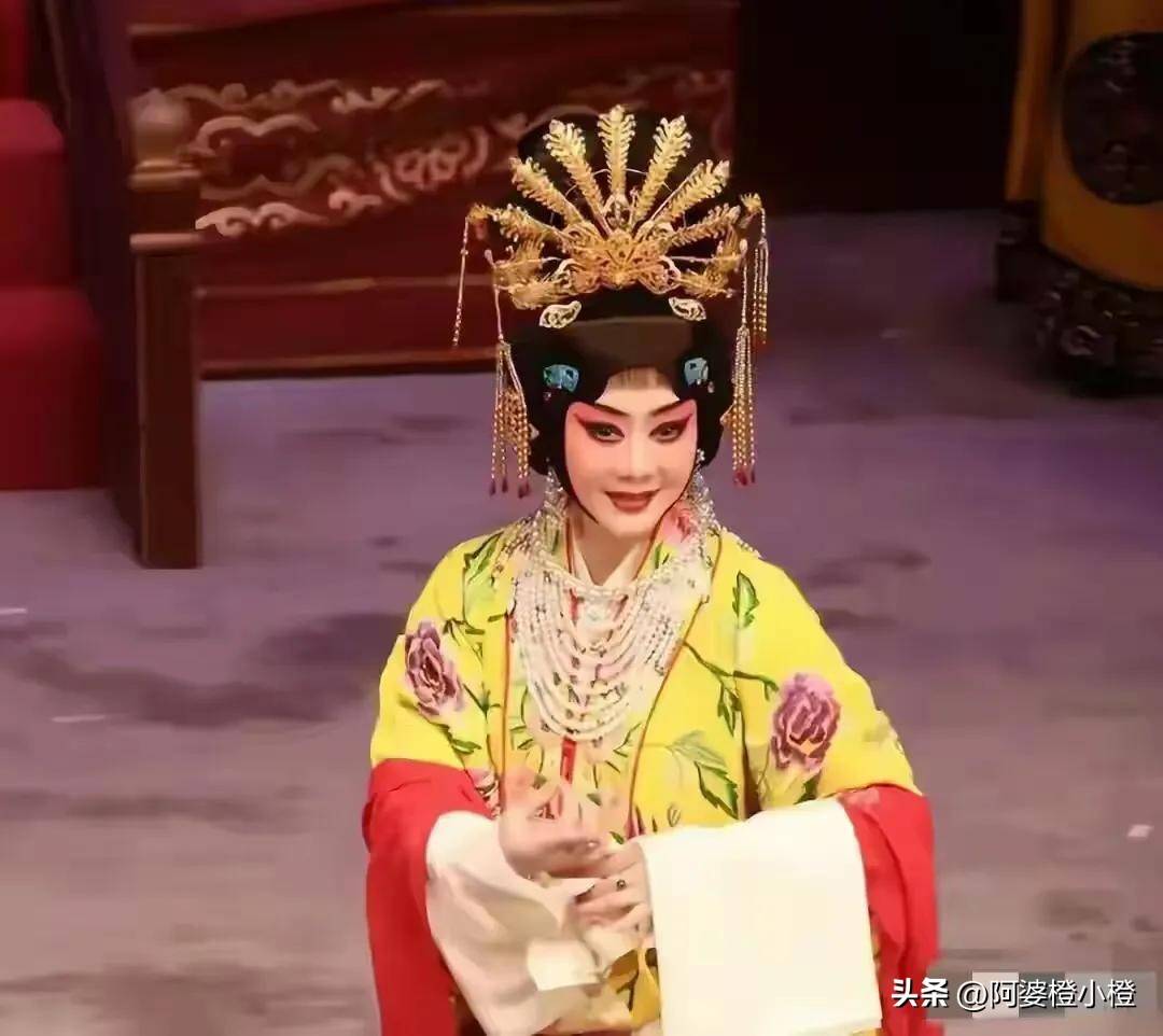 至今未婚未育，身边却有男人陪了近27年！59岁的她才是真人间清醒