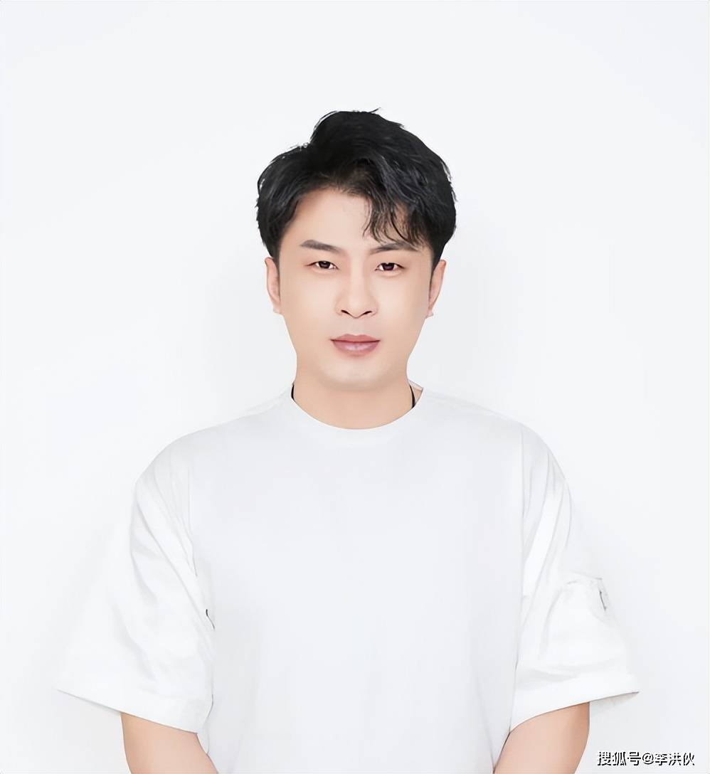 辛巴直播宣布退圈，自曝“肺废了”，翻车多次岂能“一退了之”？