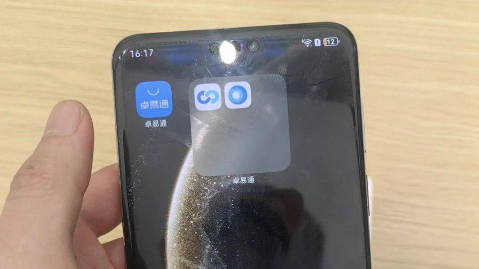 余承东说纯血鸿蒙已过“生死线”，又为何默默开放系统“降级”通道？